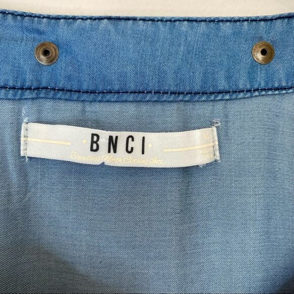 BNCI blue chambray tie front embroidered studded short sleeve boho western top M - Picture 9 of 13